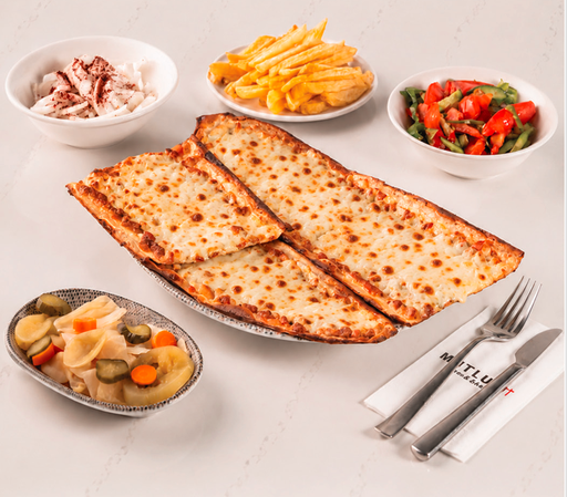 Yumurtalı Kaşarlı Pide